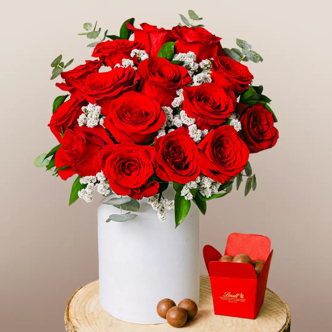 Classic Love - 12 Red Roses