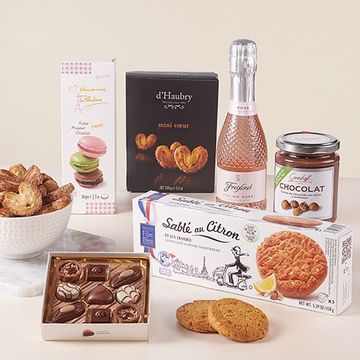 Product photo for Bitesize Bliss: Роскошное печенье и игристое розе Freixenet