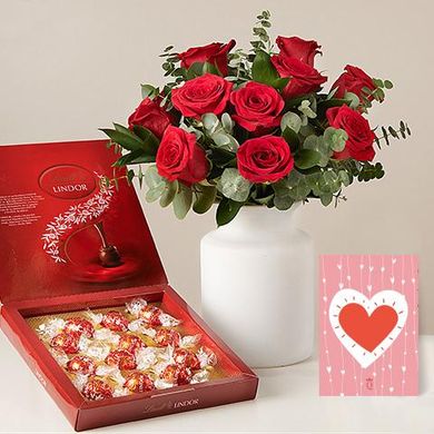 Breakfast in Bed: Roses, Chocolates and Card