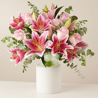 Subtle Freshness: Rosen und Lilien