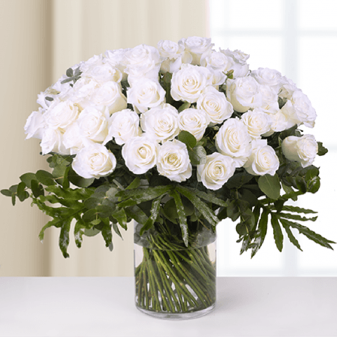 Classic Love: 50 белые розы