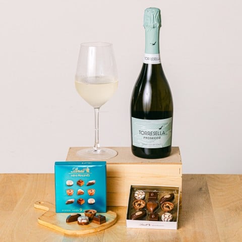 Product photo for Tempting Surprise : Vin Mousseux et mini Pralinés