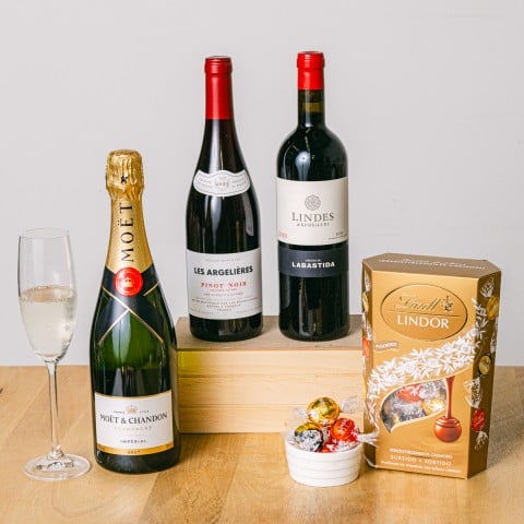 Silky Opulence: Rotweine und Champagner