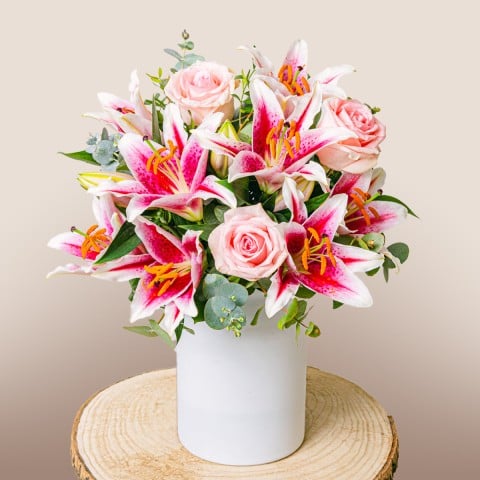Happy Breeze: Roses and Lilies