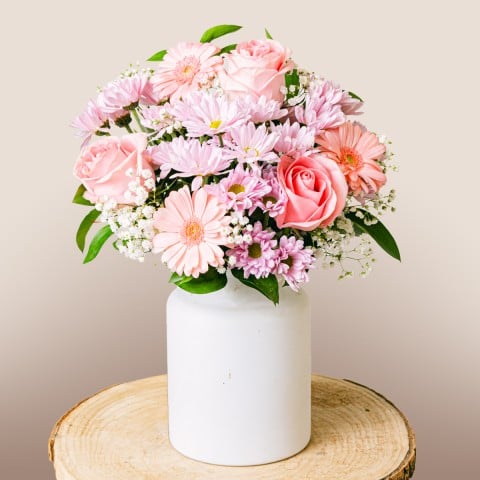 Reines Licht: Rosen und Gerbera