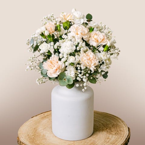 Romantische Blüten: Rosen und Nelken
