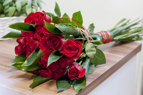 красивый букет красных роз