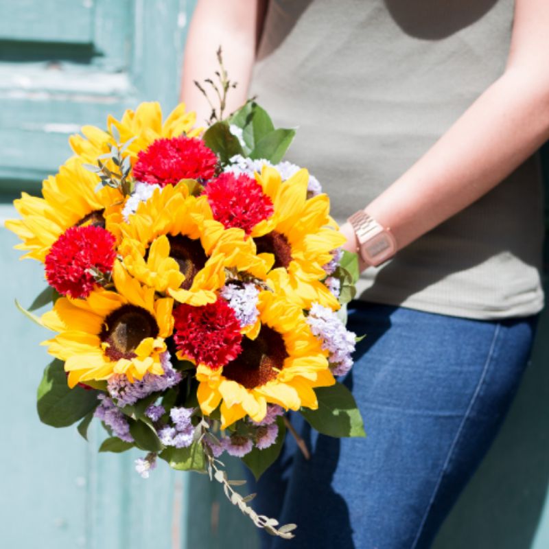 image 2018 06 12 min FloraQueen EN Why this Stunning Sunflower Arrangement Is Our Bouquet Of The Month