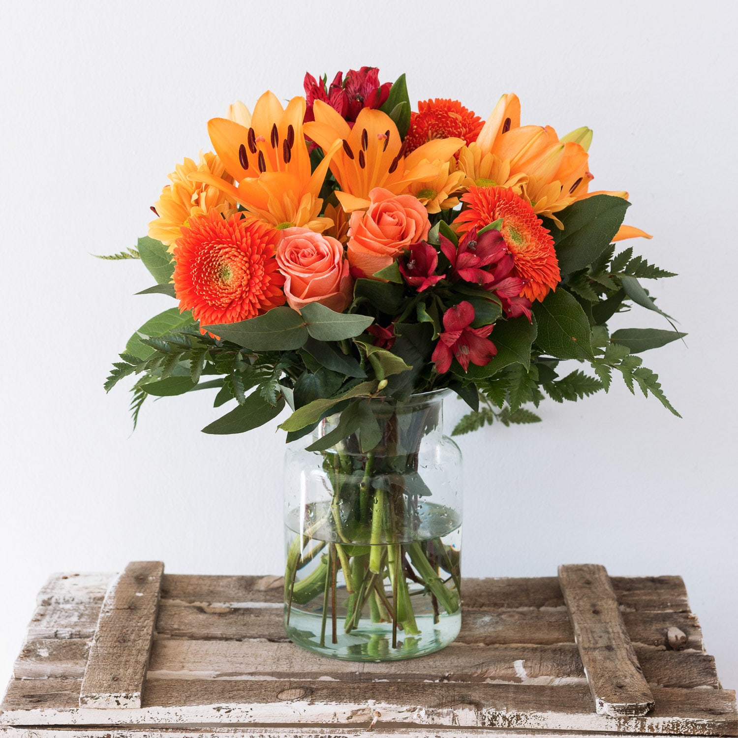 FloraQueen Strauß mit orangen Rosen Lilien und Chrysanthemen