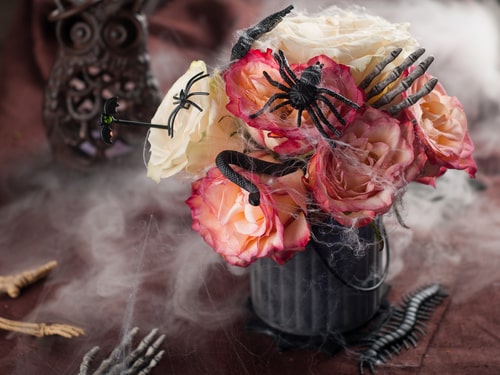 Spooky Halloween bouquet spiders