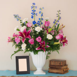 shutterstock 1316820050 FloraQueen How to Arrange Pretty Flowers in a Vase