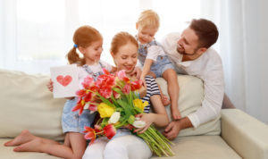 shutterstock 1055752421 FloraQueen EN Flowers for Mother’s Day