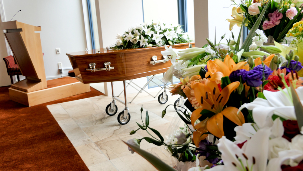 shutterstock 791709943 FloraQueen EN Flowers for a Funeral Home