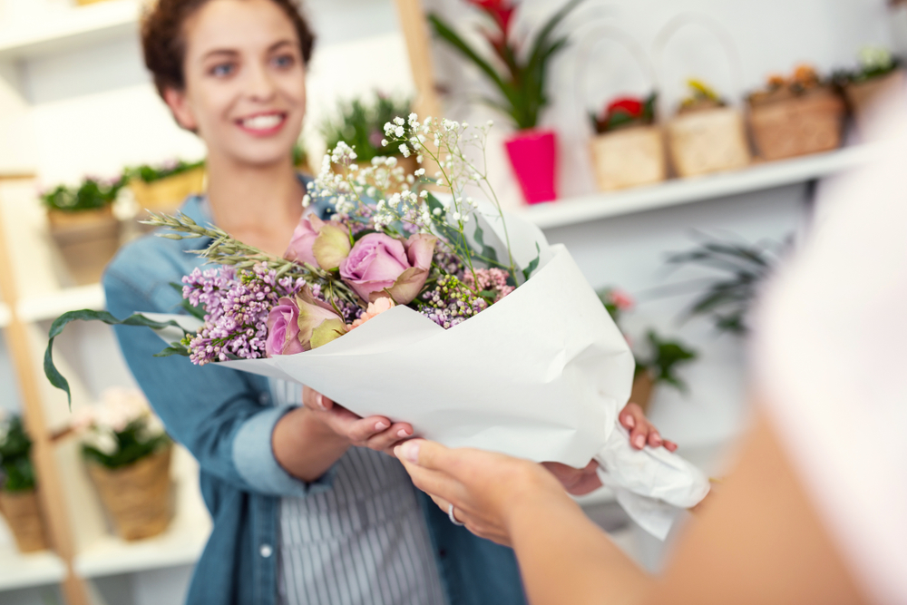shutterstock 1115448098 FloraQueen EN Buy a Flower Gift for Your Close Friends