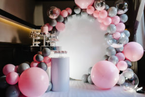 shutterstock 1303825819 FloraQueen EN Learn How to Make a Balloon Arch for Any Occasion
