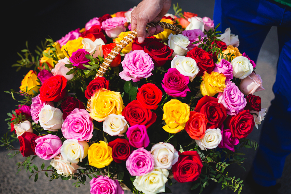 shutterstock 1018213291 FloraQueen EN Multi-Colored Roses: The Beautiful Rainbow