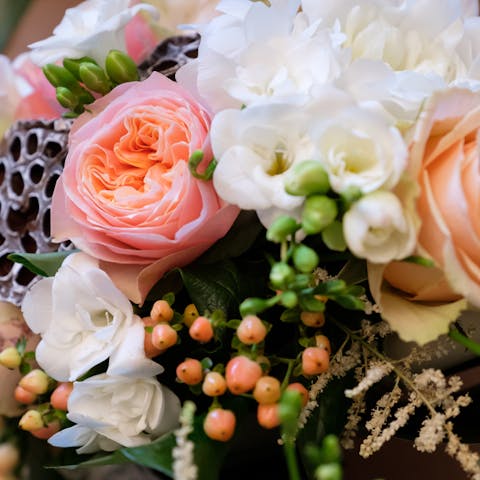 Why Give Your Loved Ones a Bouquet of Flowers - Flora Queen