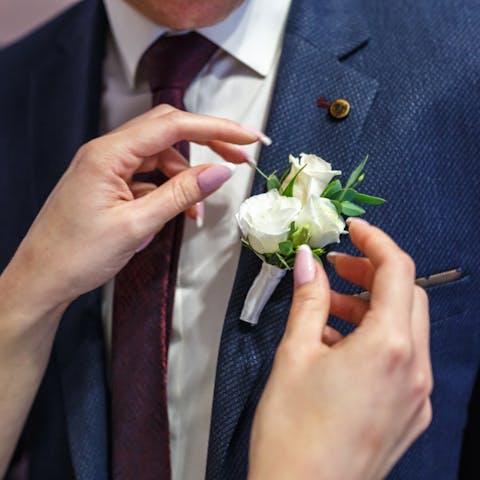 How to Put on a Boutonniere: A Brief Guide - Flora Queen