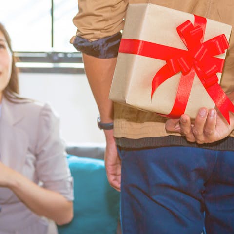 Spectacular Ways to Surprise your Partner on Valentine’s Day - Flora Queen