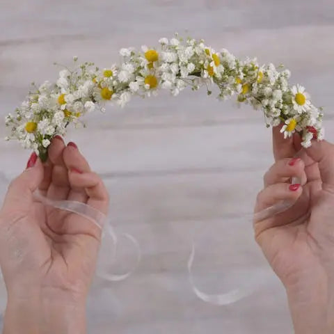 DIY-With-Flowers-Children-s-Garland Flora Queen