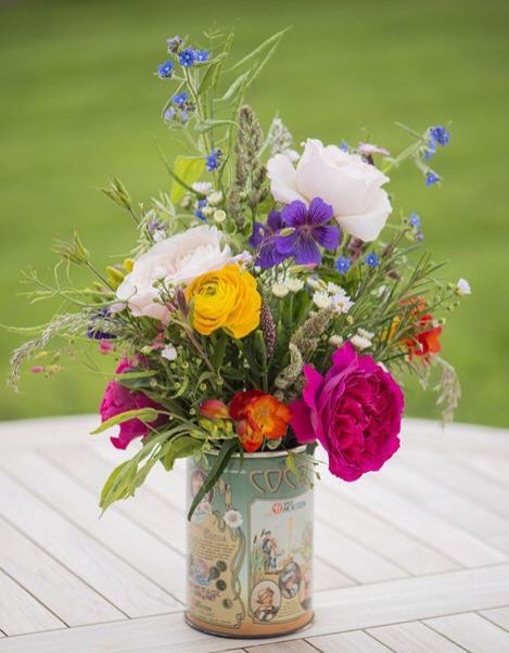 bouquet de fleurs multicolores pour accueillir le printemps