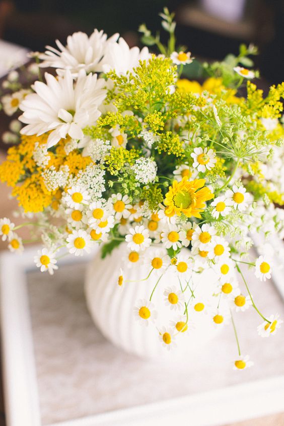 bouquet de fleurs jaunes pour offrir à une amie