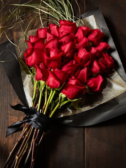 bouquet de roses rouges pour offrir à votre femme