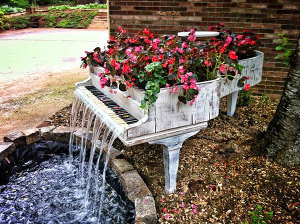 piano dans le jardin