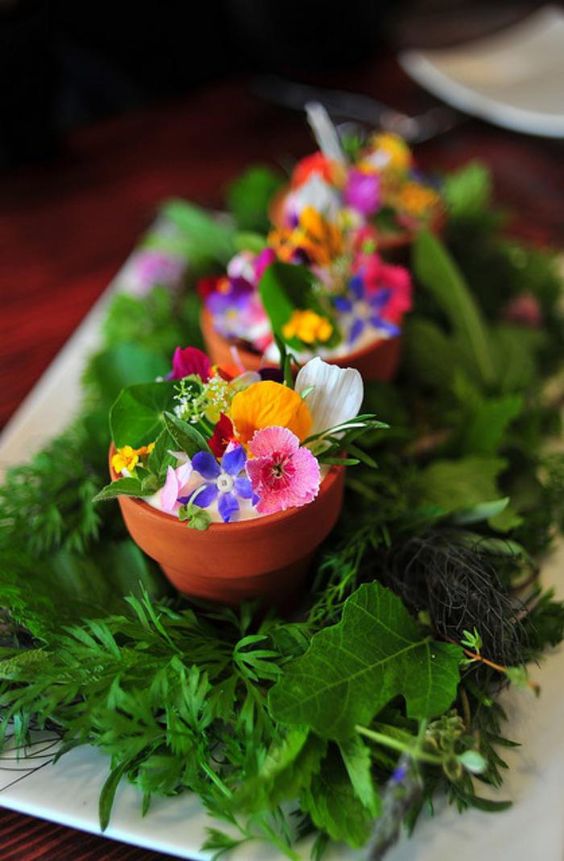 salades avec des fleurs