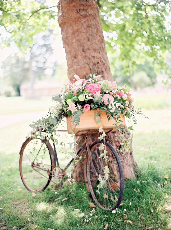 Bicyclette fleurie pour le printemps