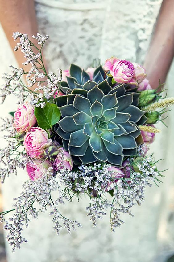 bouquet de mariée avec fleurs et succulentes