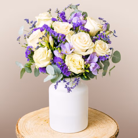 Beauté Élégante : Roses et Freesias Product photo for Beauté Élégante : Roses et Freesias