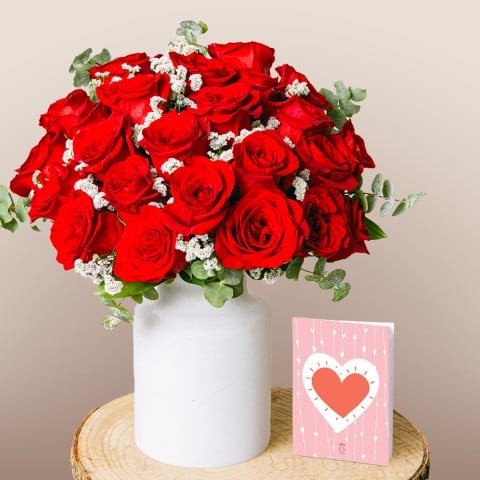 Étreinte d'Amour : 20 Roses Rouges Étreinte d'Amour : 20 Roses Rouges