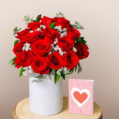 Amour Classique : 12 Roses Rouges Amour Classique : 12 Roses Rouges